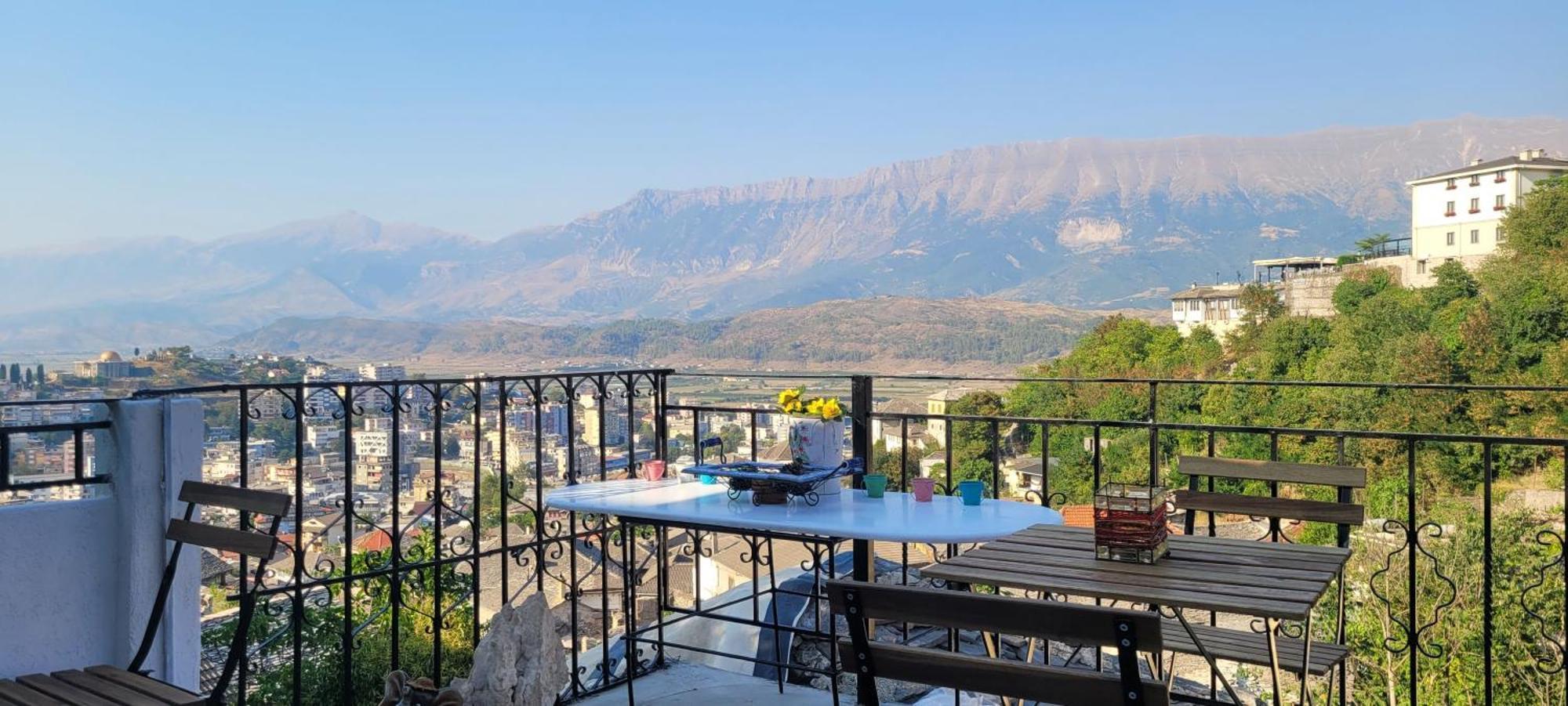 Guest House Emily Gjirokaster Bagian luar foto