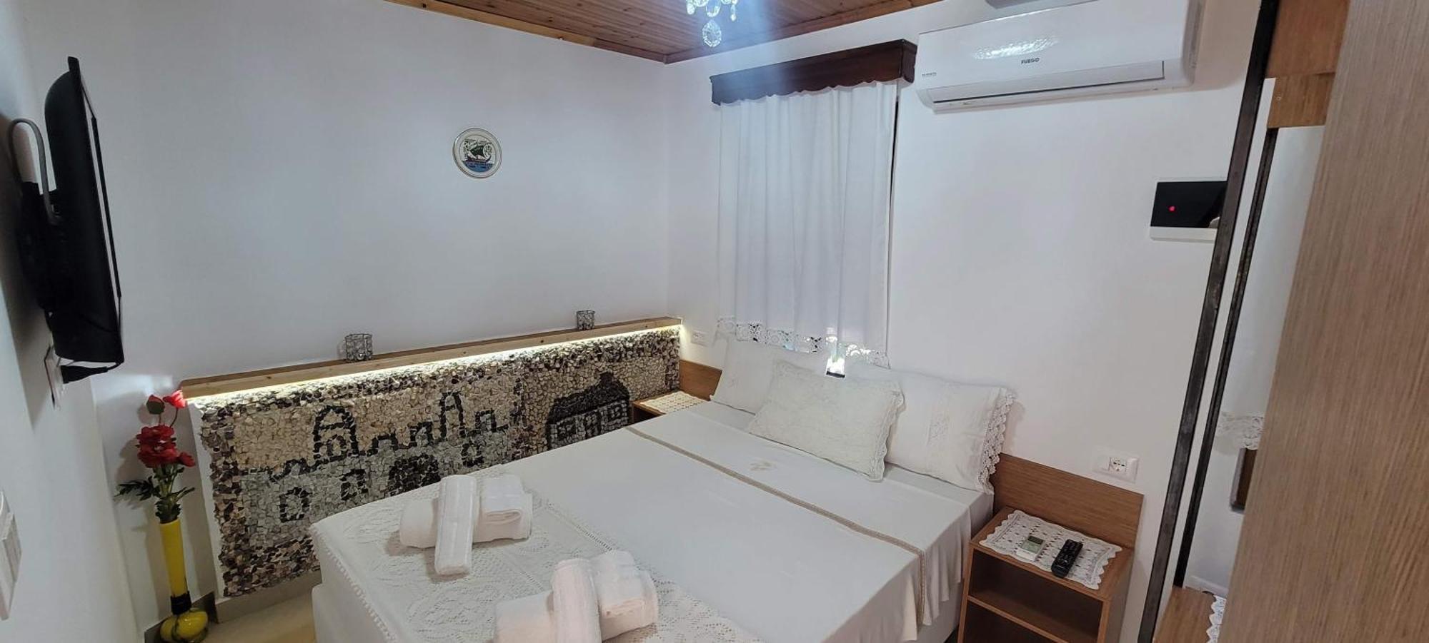Guest House Emily Gjirokaster Bagian luar foto