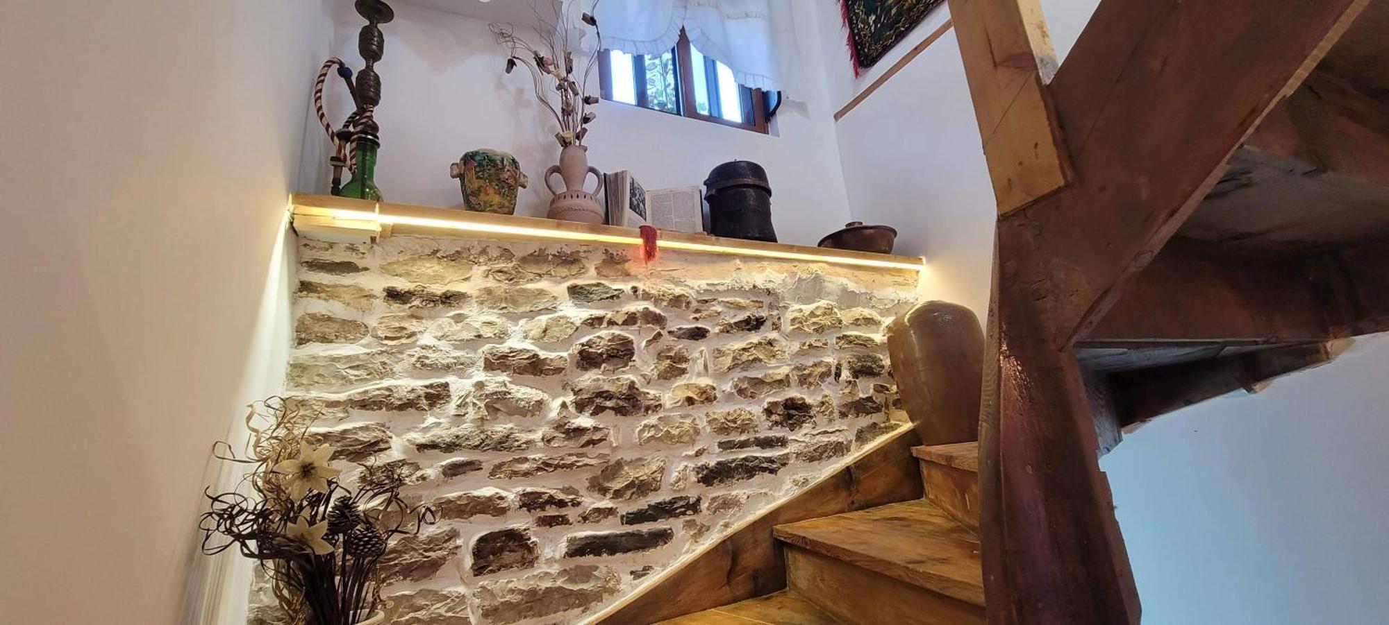 Guest House Emily Gjirokaster Bagian luar foto