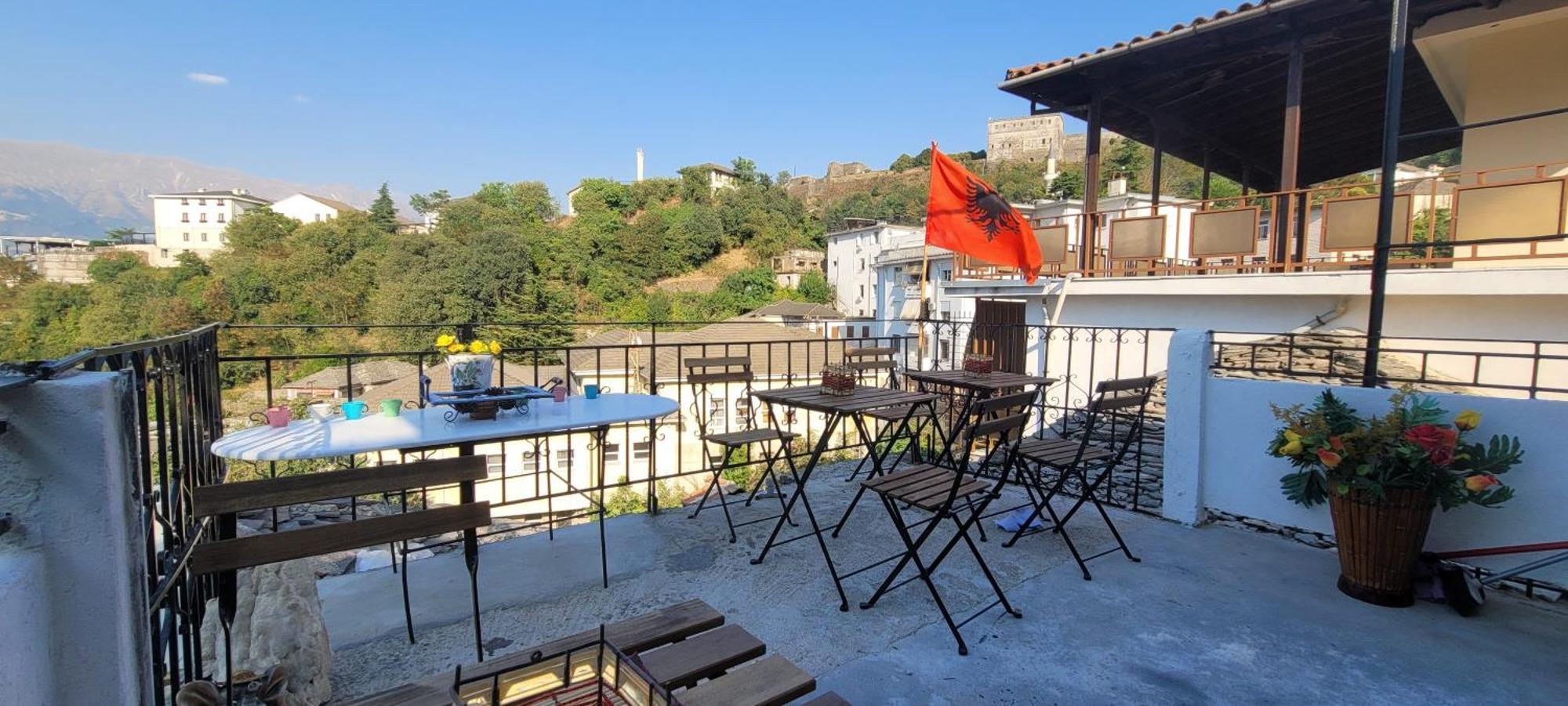 Guest House Emily Gjirokaster Bagian luar foto