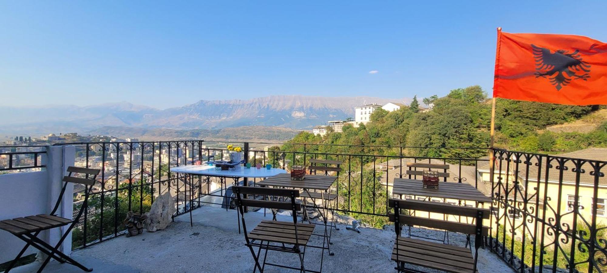 Guest House Emily Gjirokaster Bagian luar foto