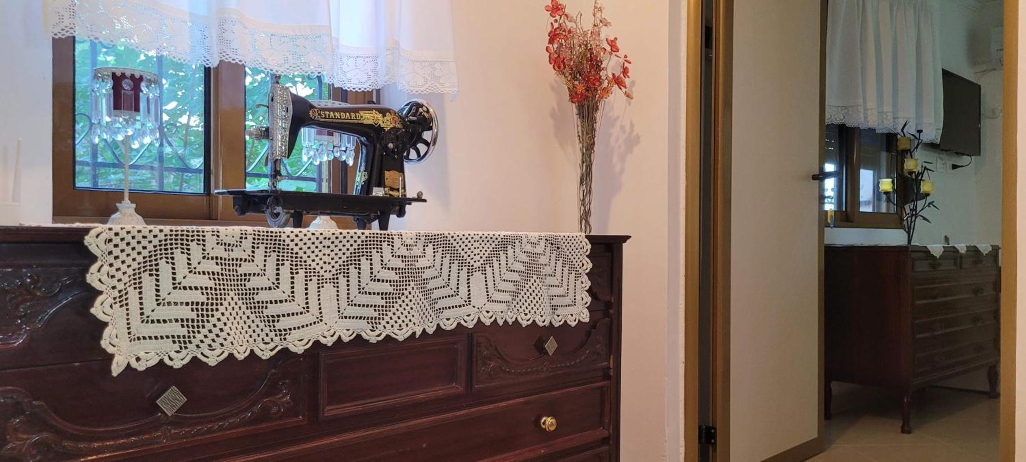 Guest House Emily Gjirokaster Bagian luar foto