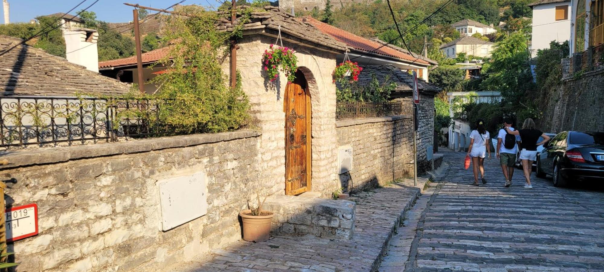 Guest House Emily Gjirokaster Bagian luar foto