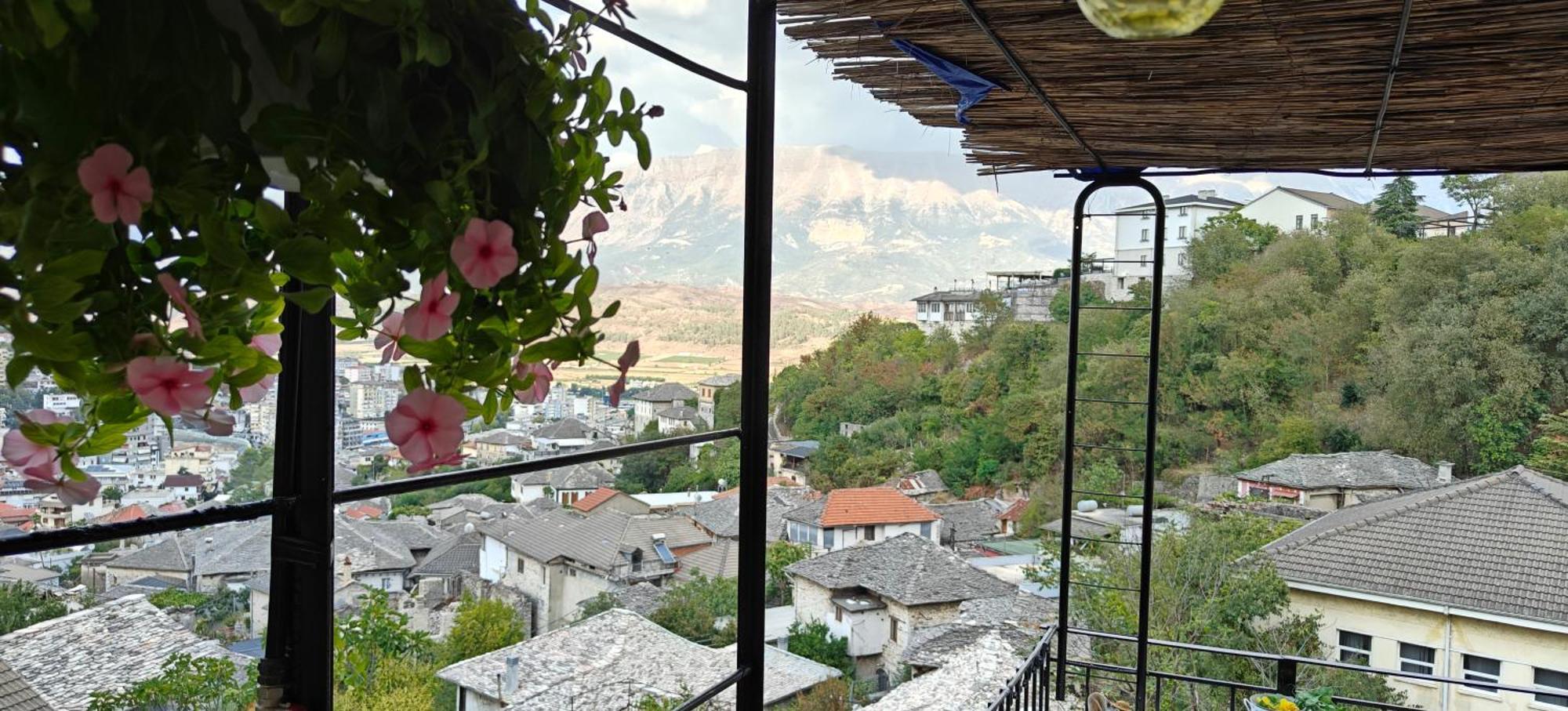 Guest House Emily Gjirokaster Bagian luar foto